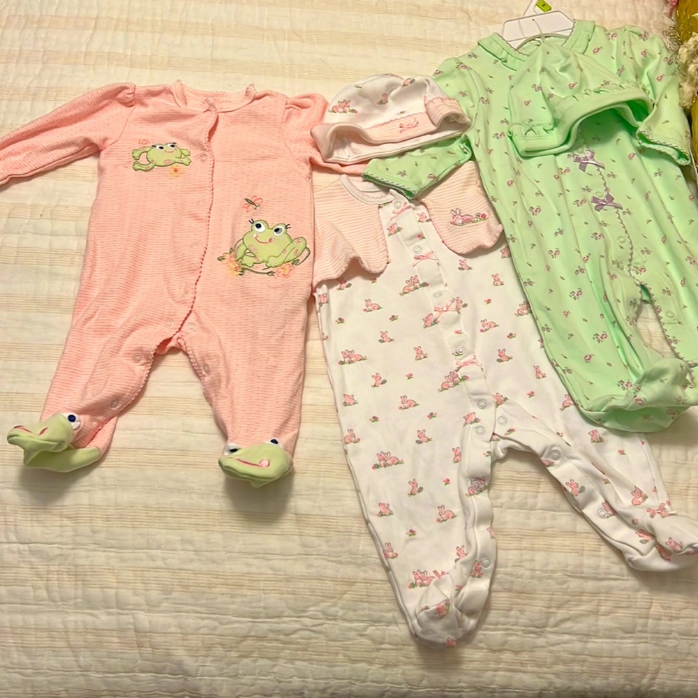3 brand new footies with matching hats